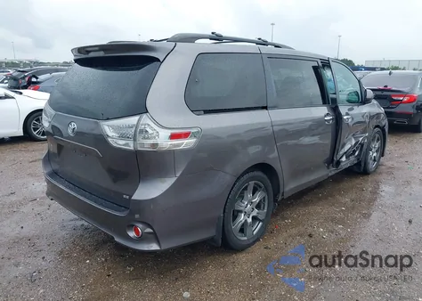 2017 Toyota Sienna Se 8 Passenger z USA, uszkodzony, nr VIN 5TDXZ3DC7HS793784